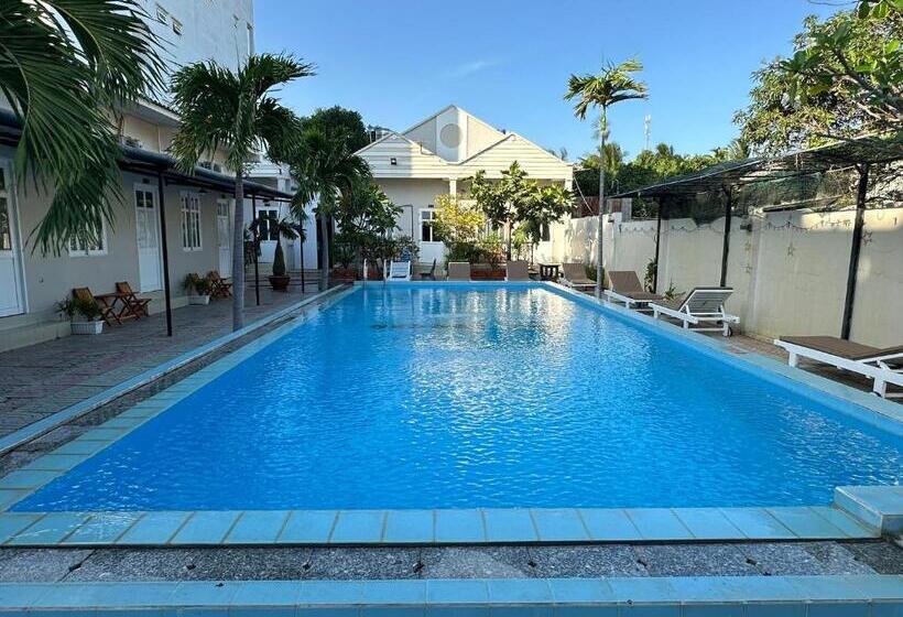 هتل Pharos Guesthouse