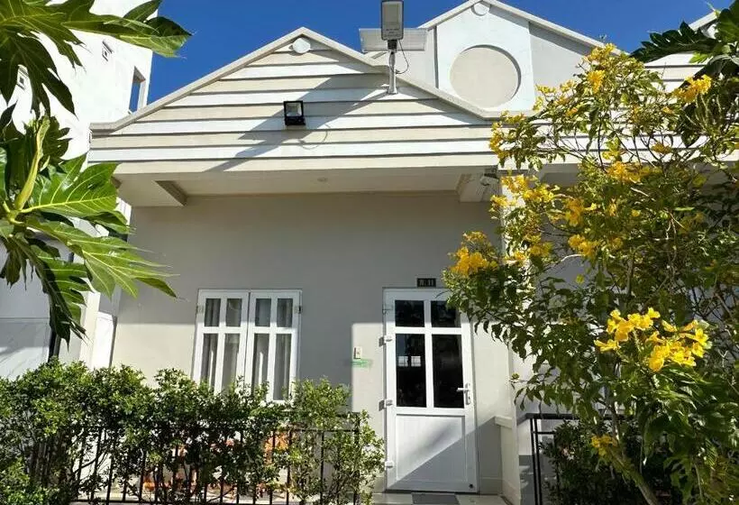 هتل Pharos Guesthouse