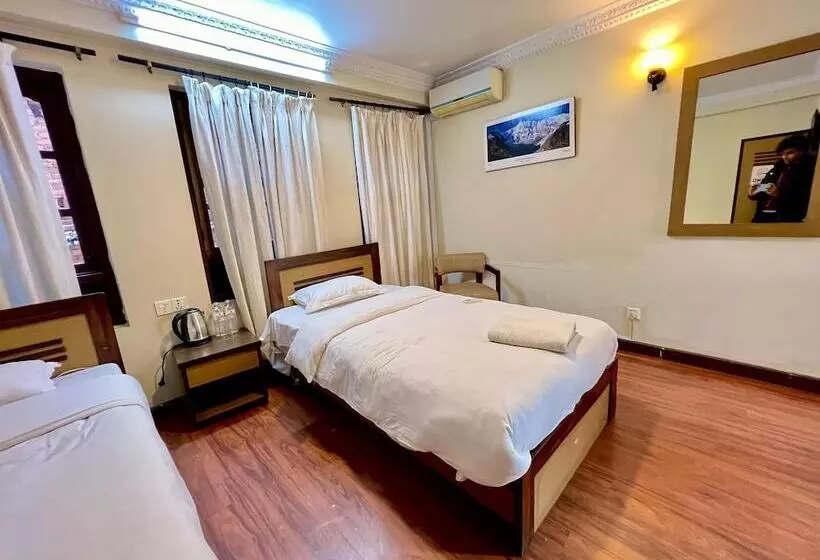 هتل Taleju Grand