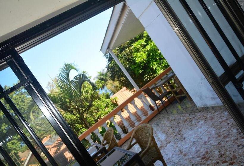 Lakeshore Bed And Breakfast