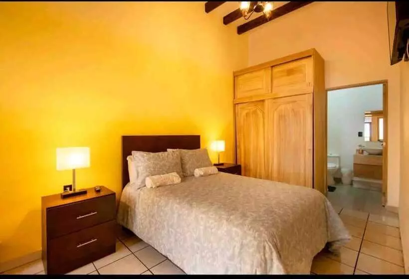 ペンション Room In Guest Room   Habitacion 3 Para 2 Personas, Cama Matrimonial