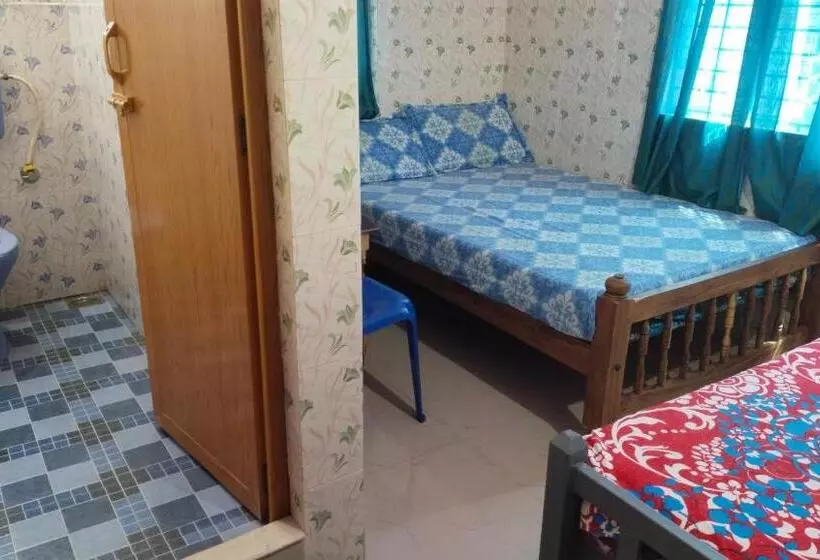 Aamiaismajoitus (B&B) Happy Tourist Home And Dormitory Neyyardam