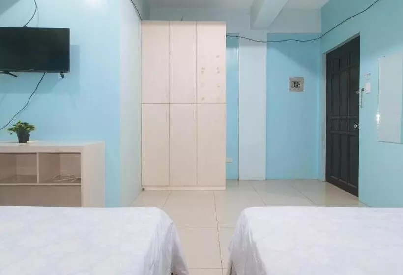 ホテル Cm Apartelle Iloilo International Airport By Reddoorz