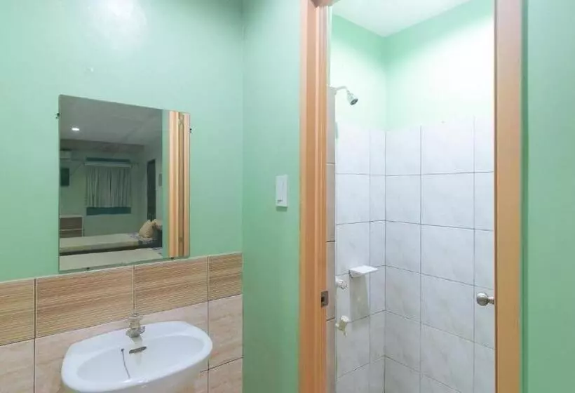 ホテル Cm Apartelle Iloilo International Airport By Reddoorz