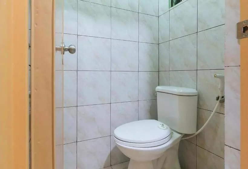 ホテル Cm Apartelle Iloilo International Airport By Reddoorz