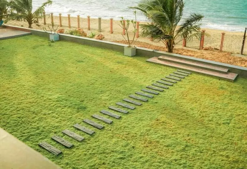 Hotelli Hiru Beach Resort