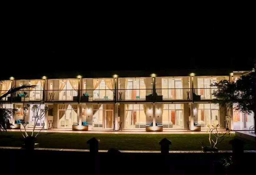 Hotelli Hiru Beach Resort