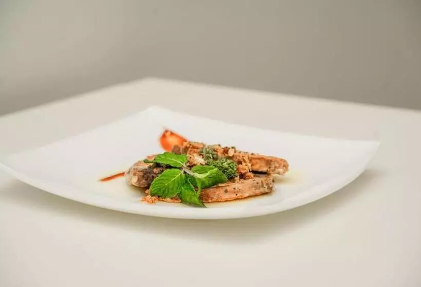 Hotelli Hiru Beach Resort