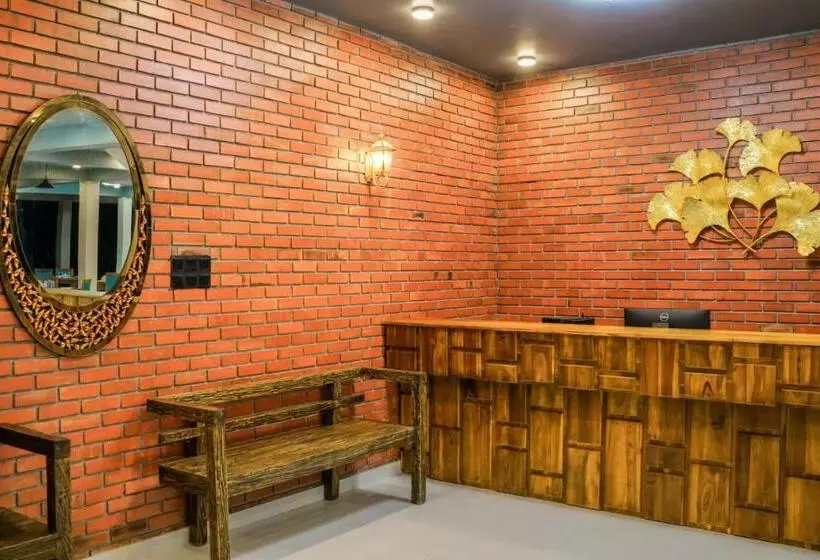 Hotelli Hiru Beach Resort