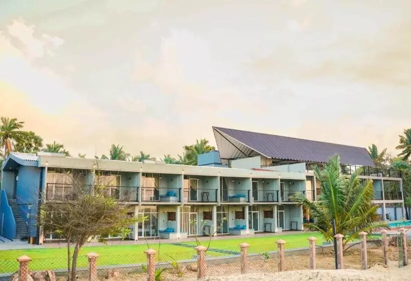 Hotelli Hiru Beach Resort