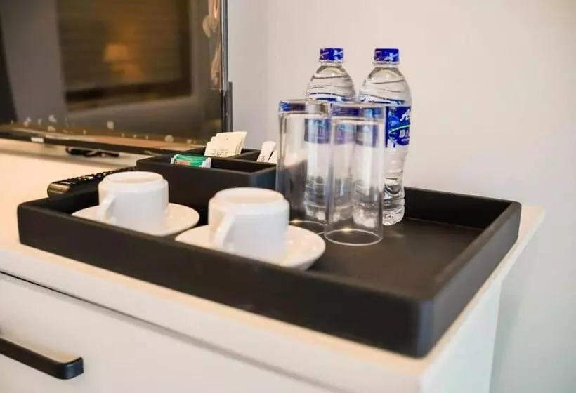 Hotelli Hiru Beach Resort