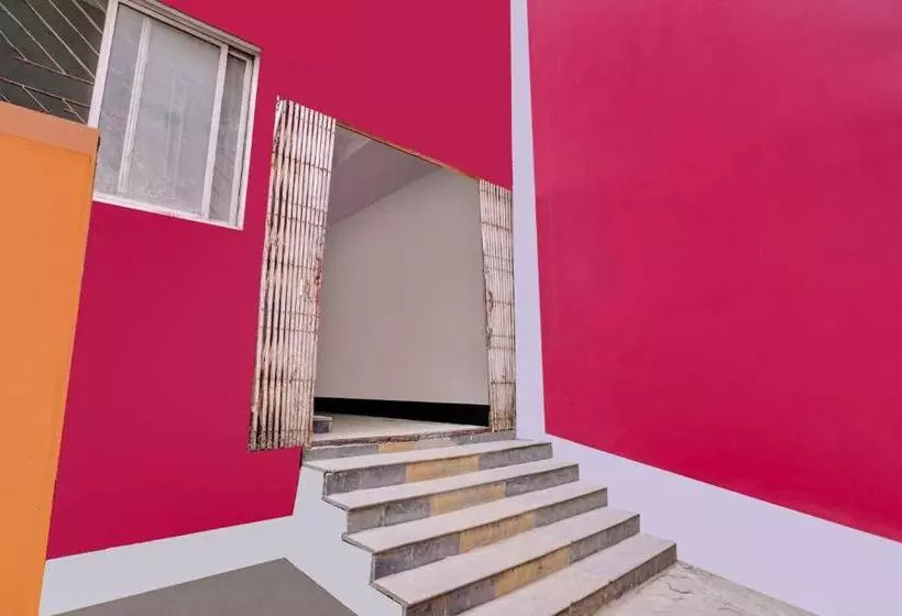 هتل O Laxmi Guest House
