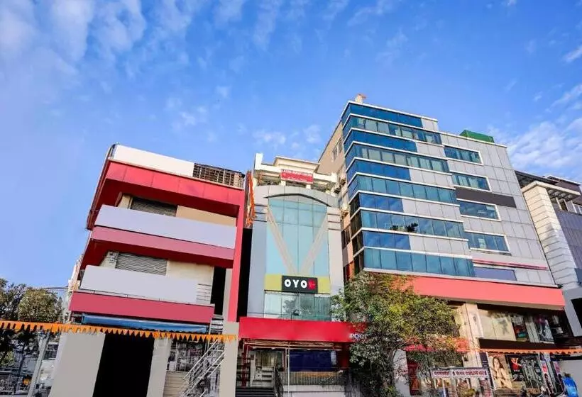 هتل O Laxmi Guest House