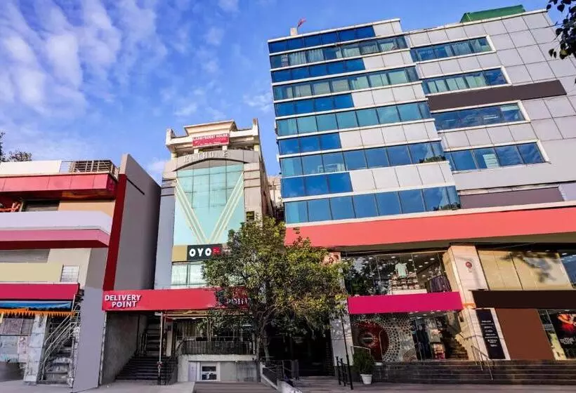 هتل O Laxmi Guest House
