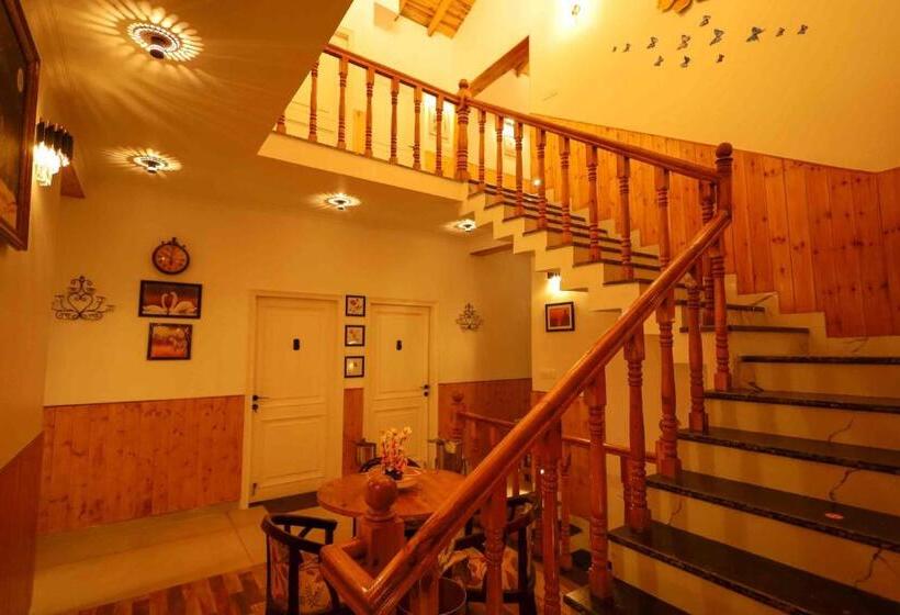 Hotelli The Crosswoods Three