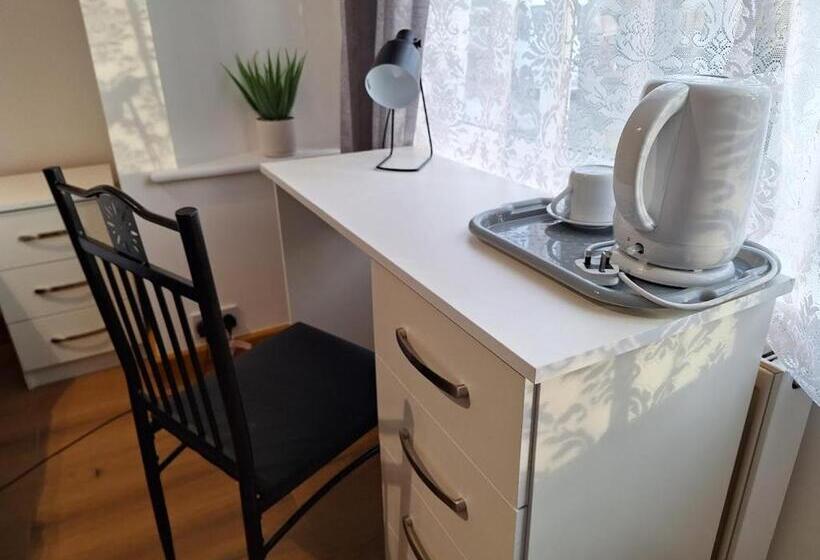 פנסיון Uplands Grove Bungalow