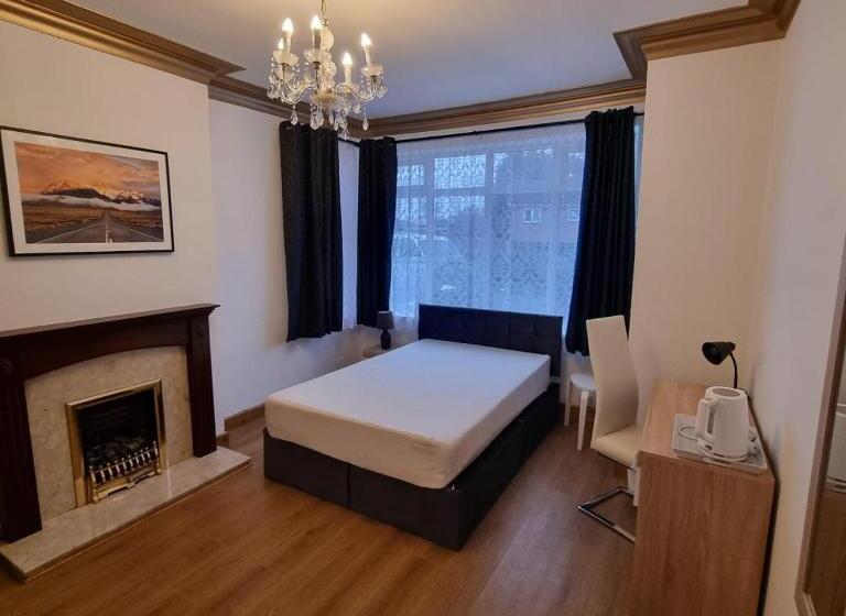 פנסיון Uplands Grove Bungalow