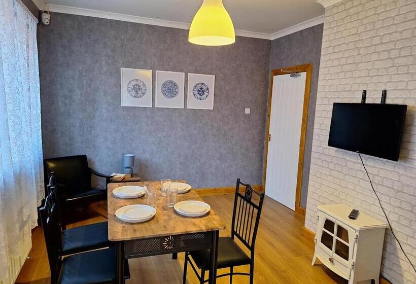 פנסיון Uplands Grove Bungalow