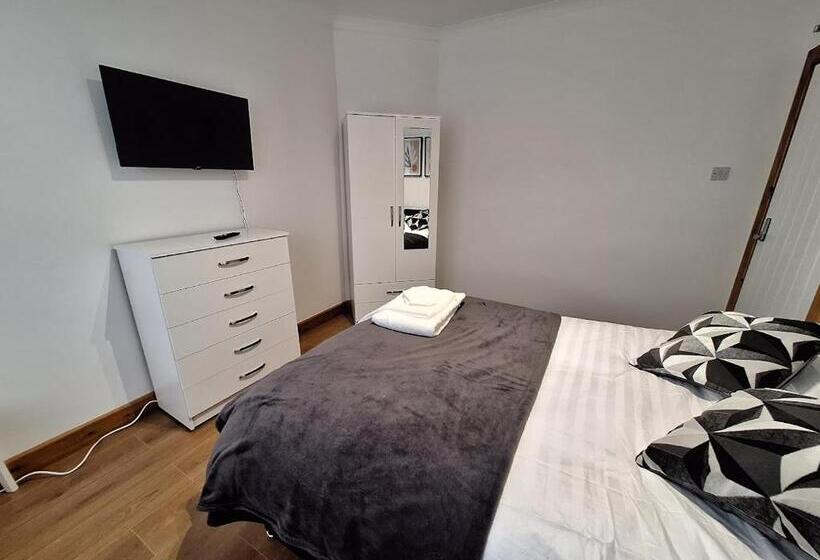 פנסיון Uplands Grove Bungalow