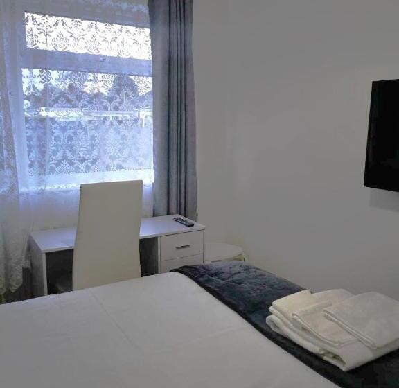 פנסיון Uplands Grove Bungalow