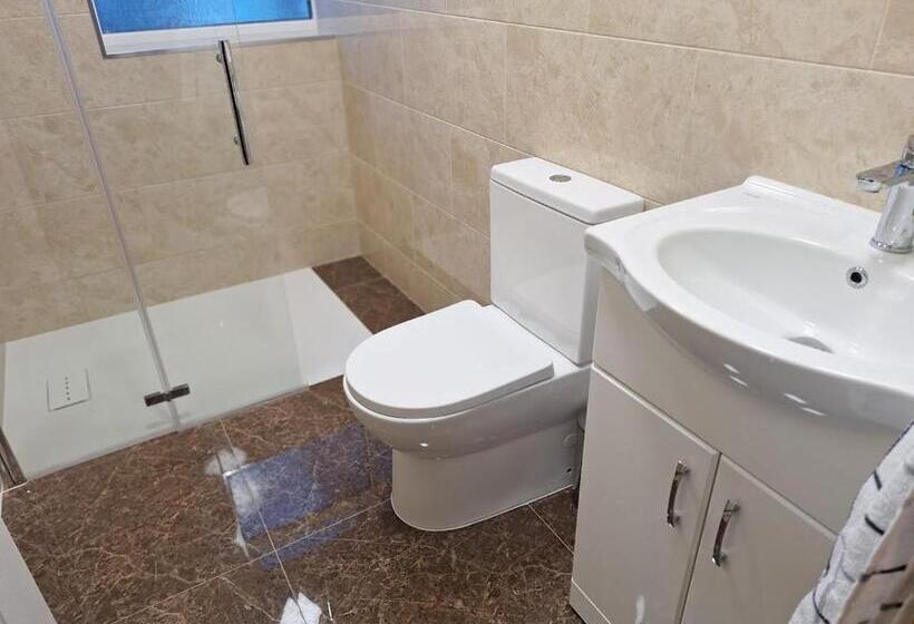 פנסיון Uplands Grove Bungalow