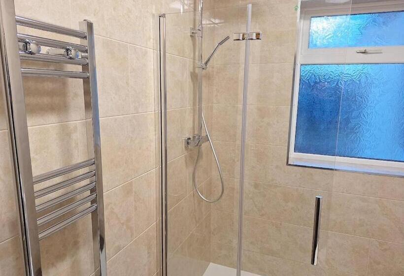 פנסיון Uplands Grove Bungalow