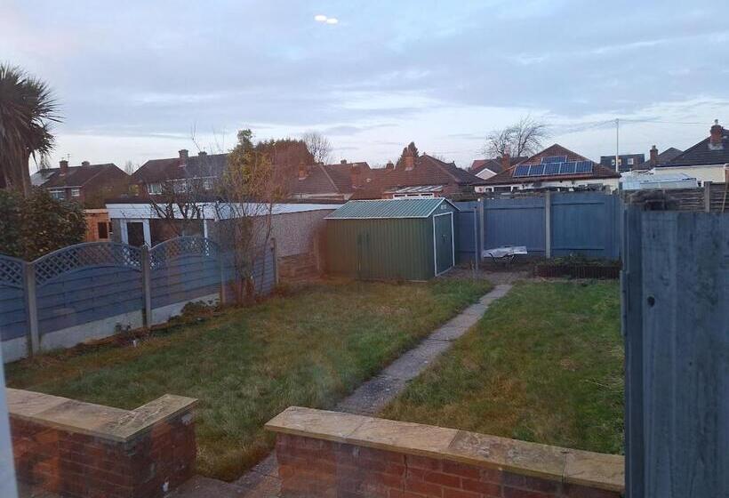 פנסיון Uplands Grove Bungalow