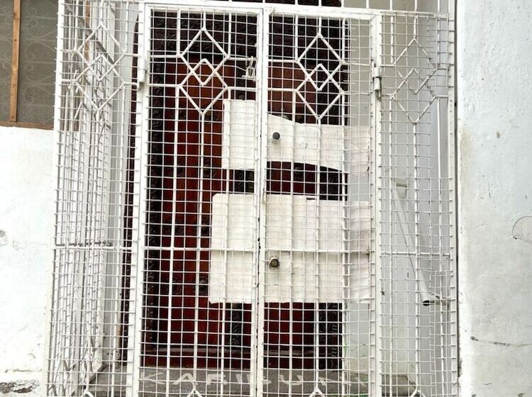 Mystic Manor Stonetown B&b