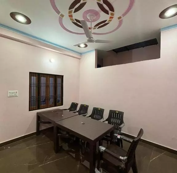 ペンション Goswami Guest House