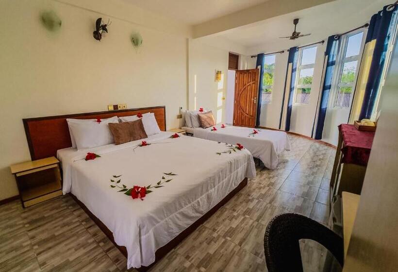 پانسیون Hanifaru Beach Inn