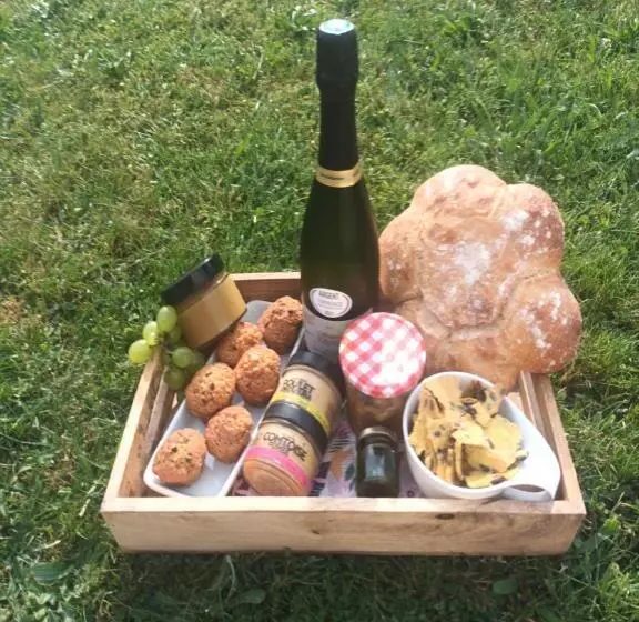 Aamiaismajoitus (B&B) La Roulotte Tiny House Du Mond Idéal