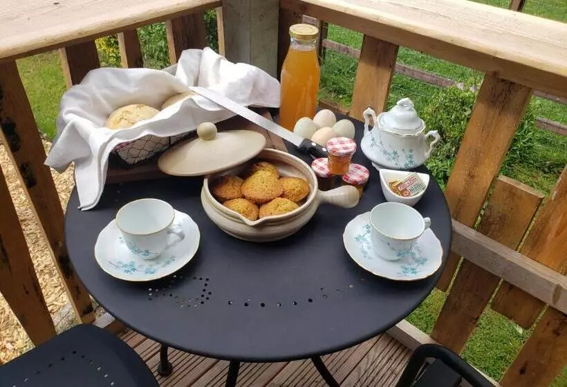 Aamiaismajoitus (B&B) La Roulotte Tiny House Du Mond Idéal