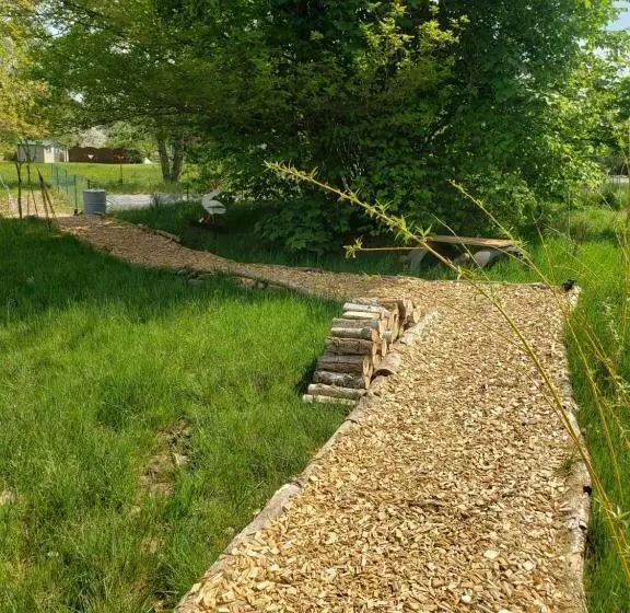 Aamiaismajoitus (B&B) La Roulotte Tiny House Du Mond Idéal