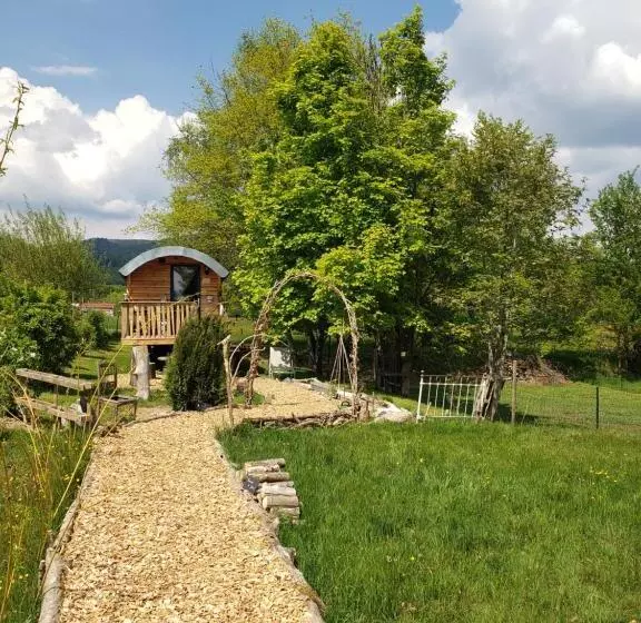 Aamiaismajoitus (B&B) La Roulotte Tiny House Du Mond Idéal