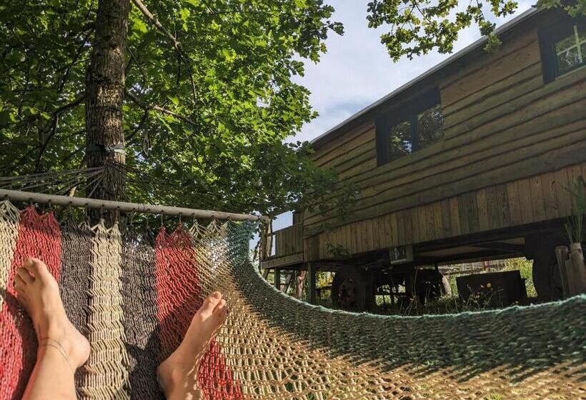 Bed and Breakfast La Roulotte Tiny House Du Mond Idéal