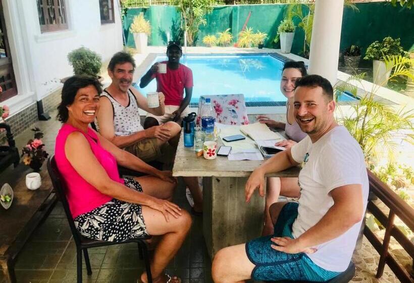 Пансион Kingz And Queenz   Negombo