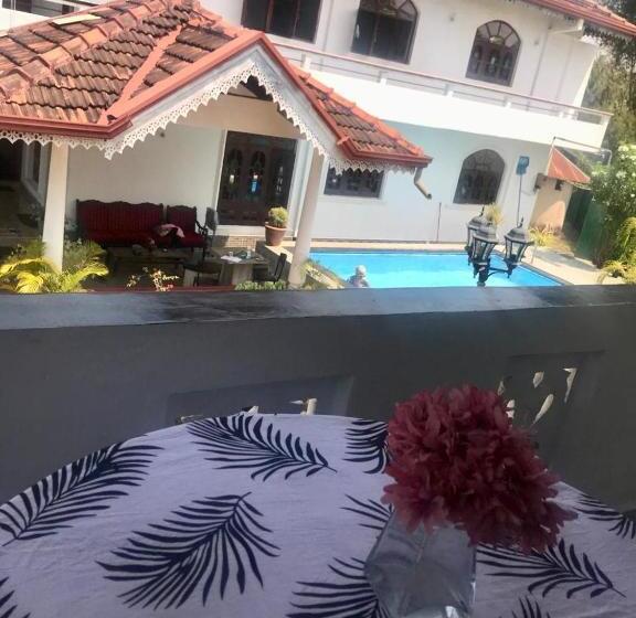 Пансион Kingz And Queenz   Negombo