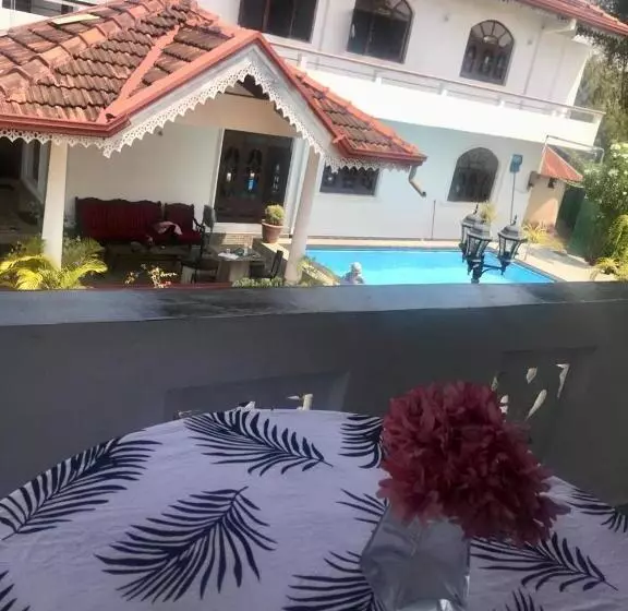 ペンション Kingz And Queenz   Negombo