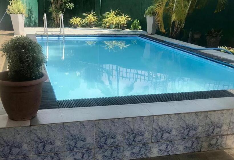 Пансион Kingz And Queenz   Negombo