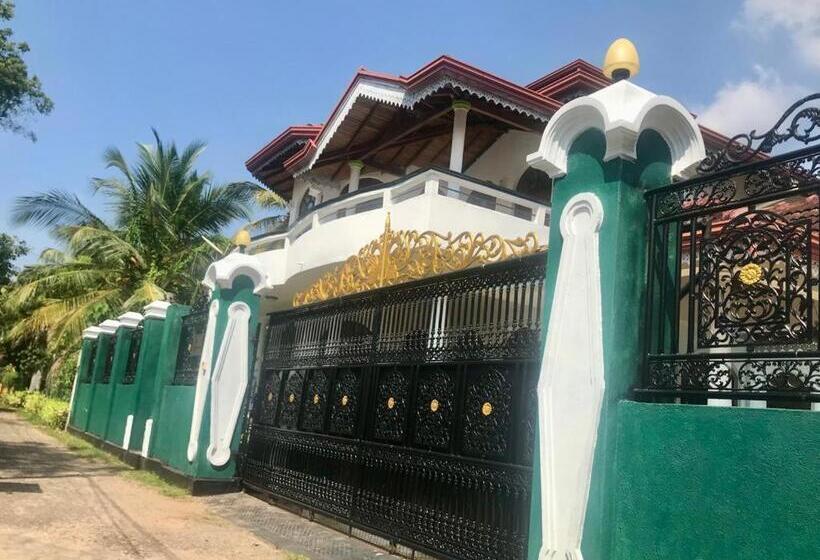 Пансион Kingz And Queenz   Negombo