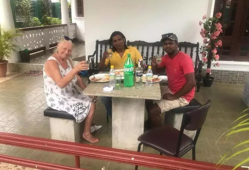 ペンション Kingz And Queenz   Negombo