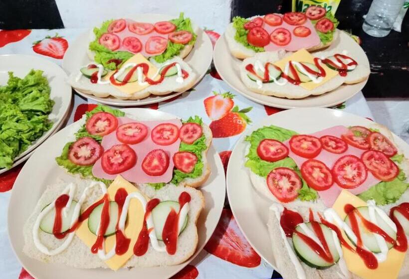 تختخواب و صبحانه Karim Hostel