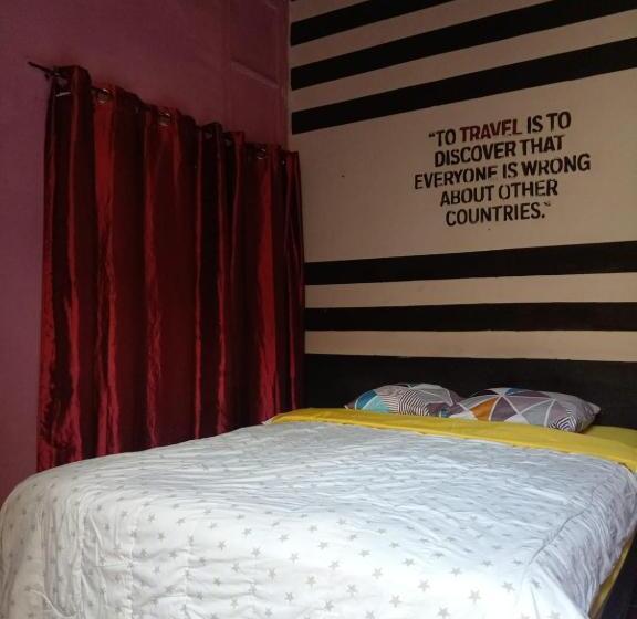 تختخواب و صبحانه Karim Hostel