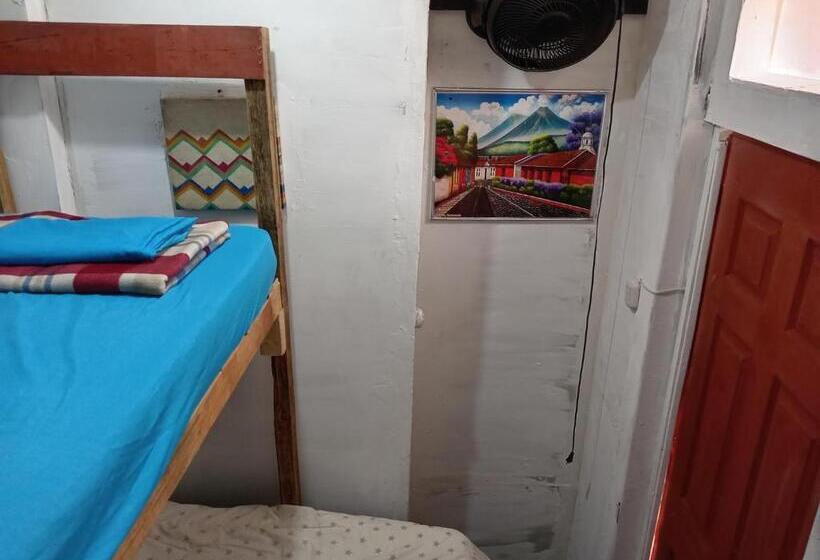 تختخواب و صبحانه Karim Hostel