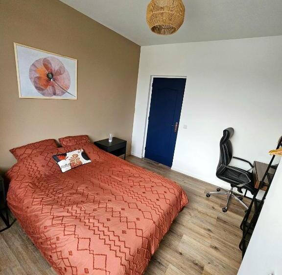 住宿加早餐 Maison Spacieuse Privatisée Ou à La Chambre Places De Parking