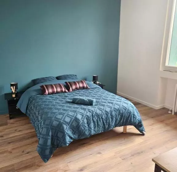 Aamiaismajoitus (B&B) Maison Spacieuse Privatisée Ou à La Chambre   Places De Parking