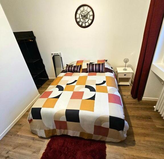 住宿加早餐 Maison Spacieuse Privatisée Ou à La Chambre Places De Parking