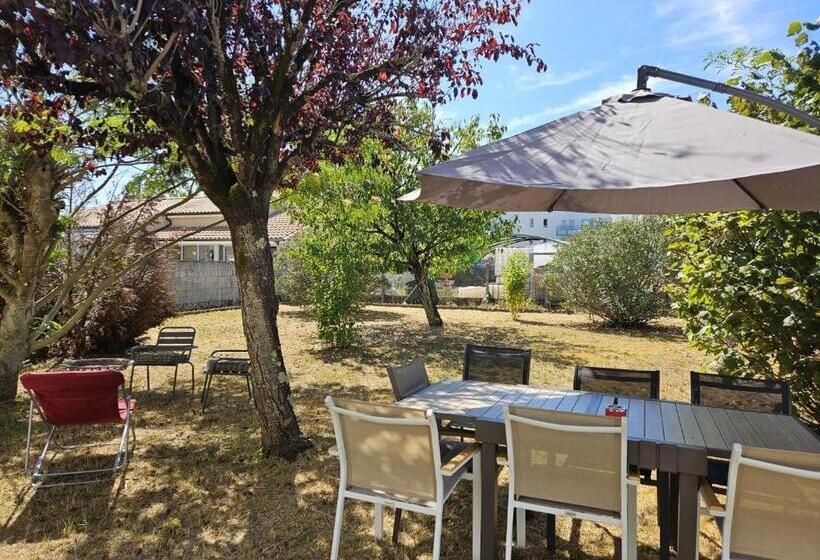 住宿加早餐 Maison Spacieuse Privatisée Ou à La Chambre Places De Parking