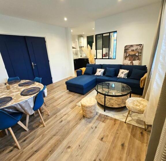 住宿加早餐 Maison Spacieuse Privatisée Ou à La Chambre Places De Parking