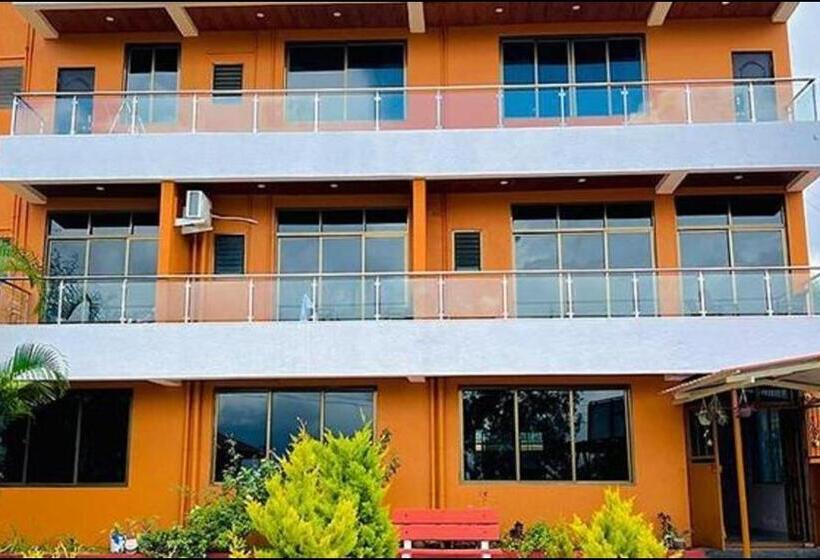 Отель Prajakta Holiday Inn